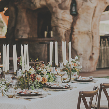 table with place seetings and decor